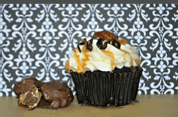 Chocolate Caramel Turtle Cupcakes