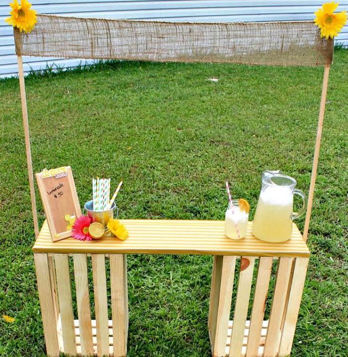 DIY Lemonade Stand Made Out of Pallets