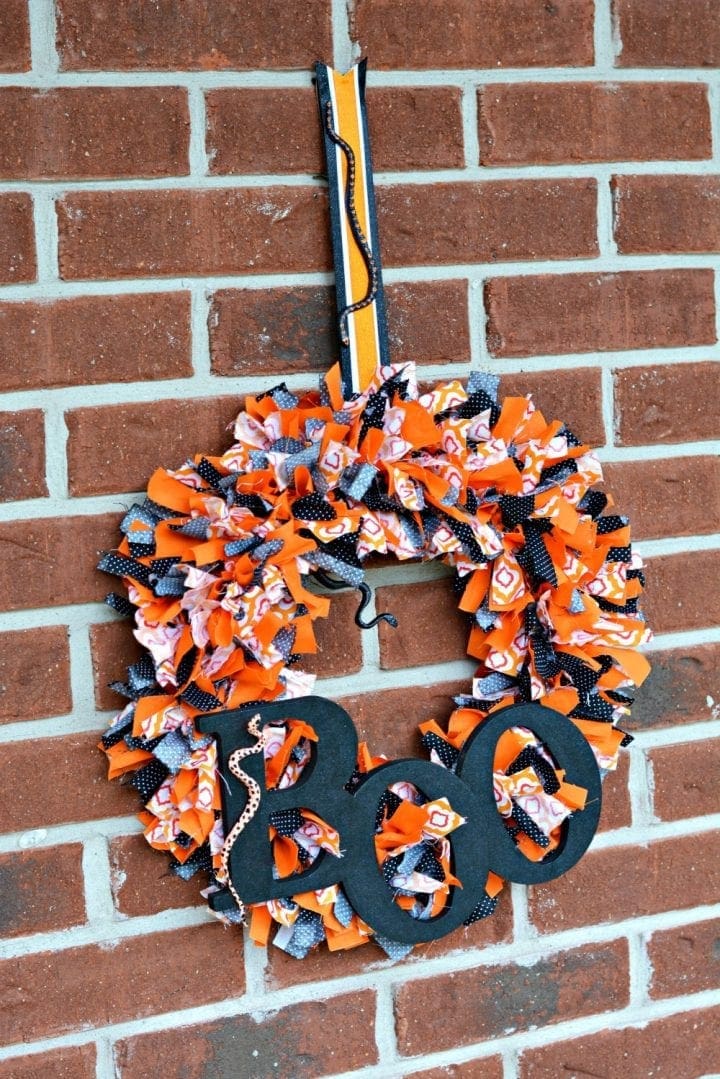 diy-halloween-boo-scrap-fabric-wreath-15