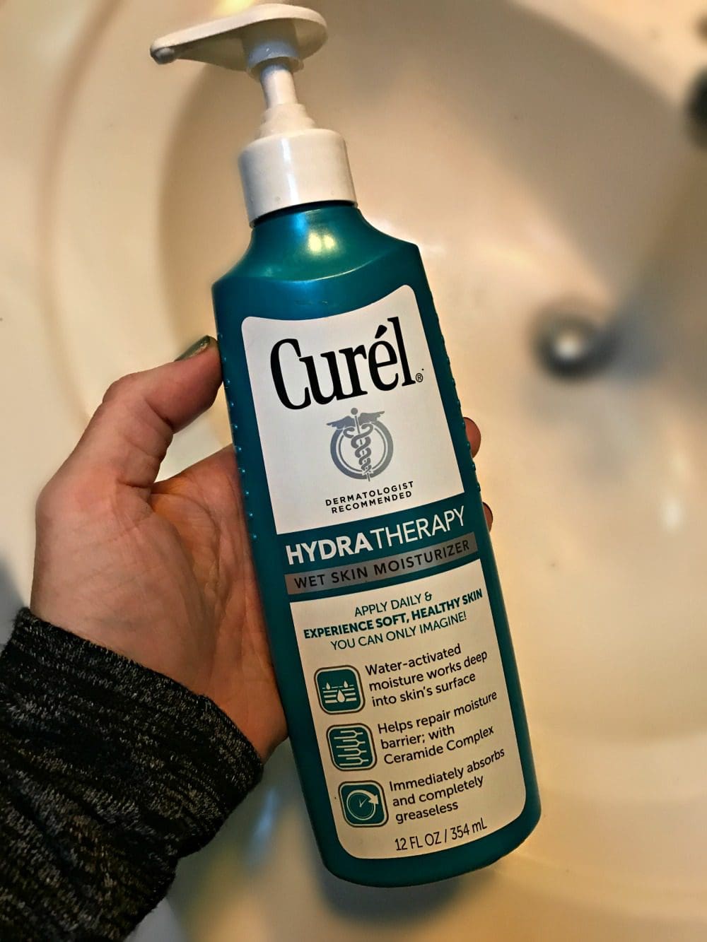 End Dry Skin with daily use of Curel Hydra Therapy Wet Skin Moisturizer
