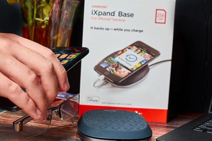 Tech Gift Pick: Make Life Easier with the SanDisk iXpand Base #iXpandBase #BackupAndCharge