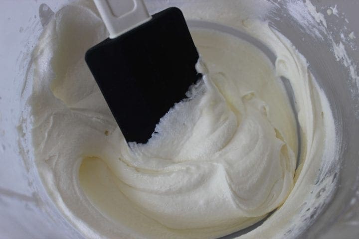 frosting with spatula