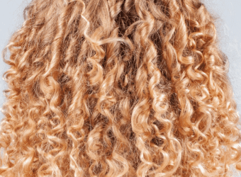 What Should 40+ Women Look for in a Dry Shampoo?